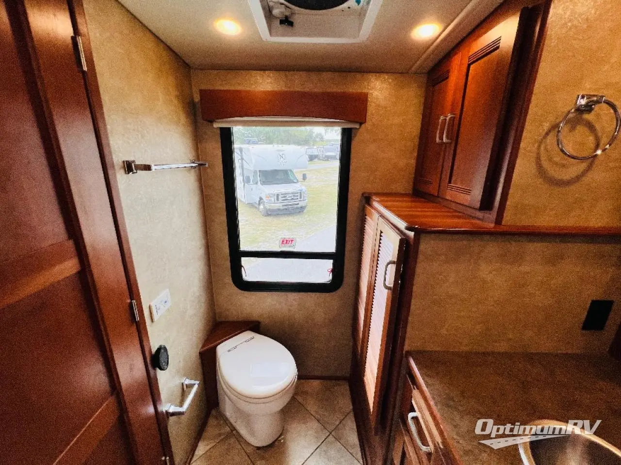 2016 Winnebago Forza 38R Photo 25