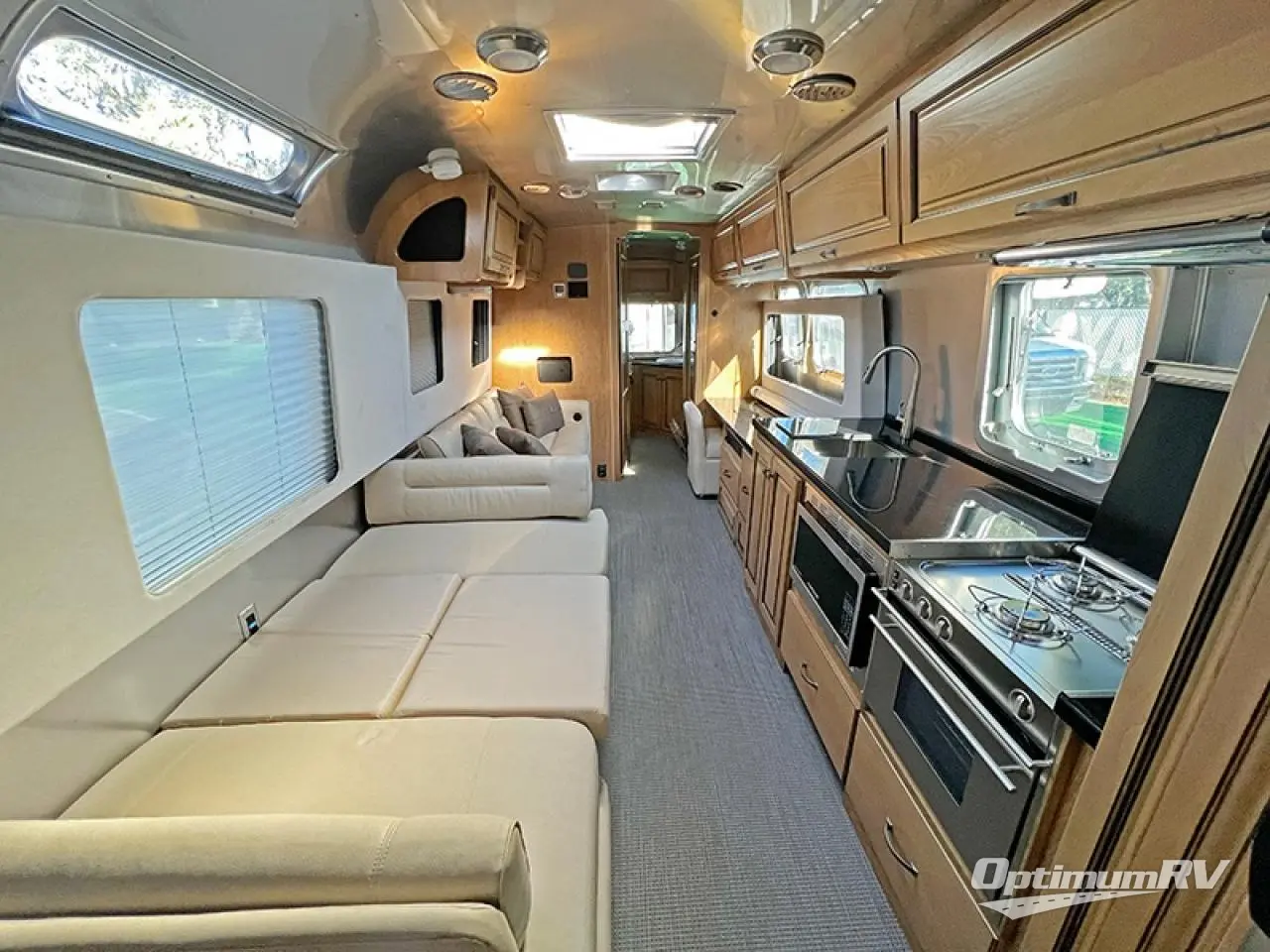 2019 Airstream Classic 33FB Photo 4