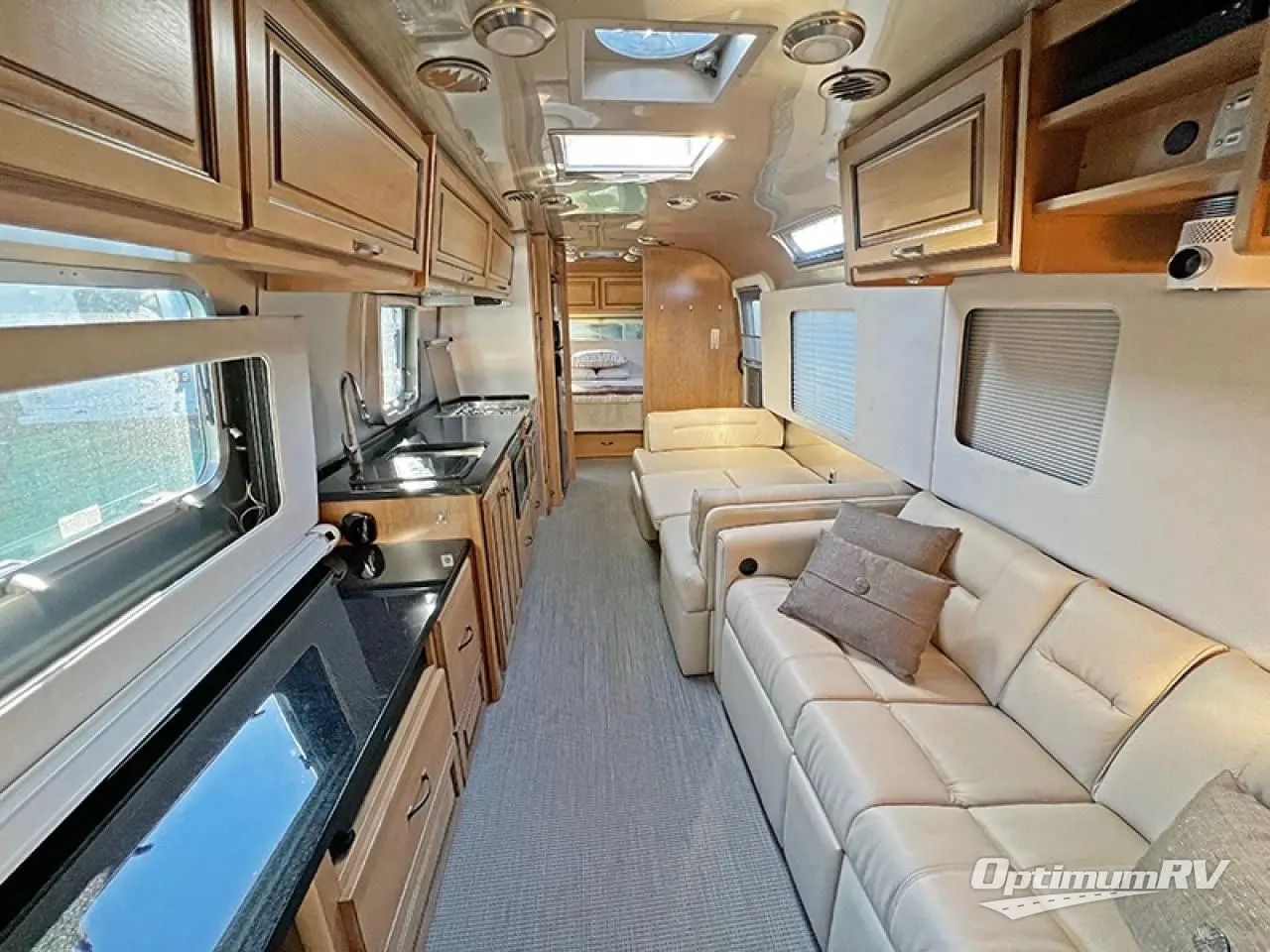 2019 Airstream Classic 33FB Photo 5