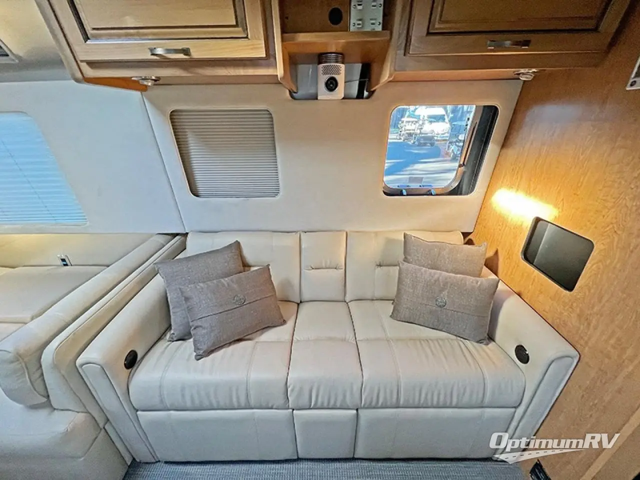 2019 Airstream Classic 33FB Photo 6