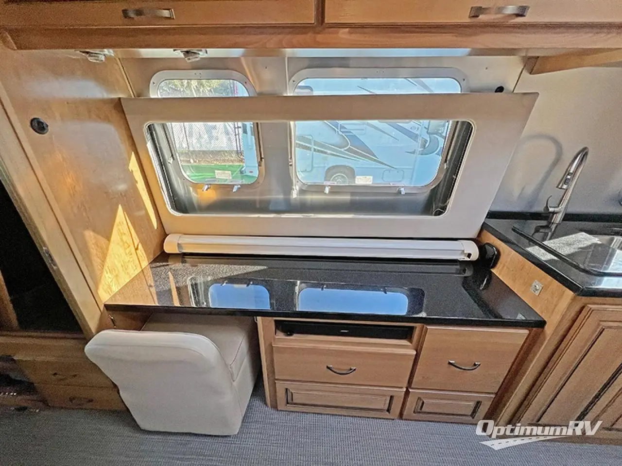 2019 Airstream Classic 33FB Photo 8