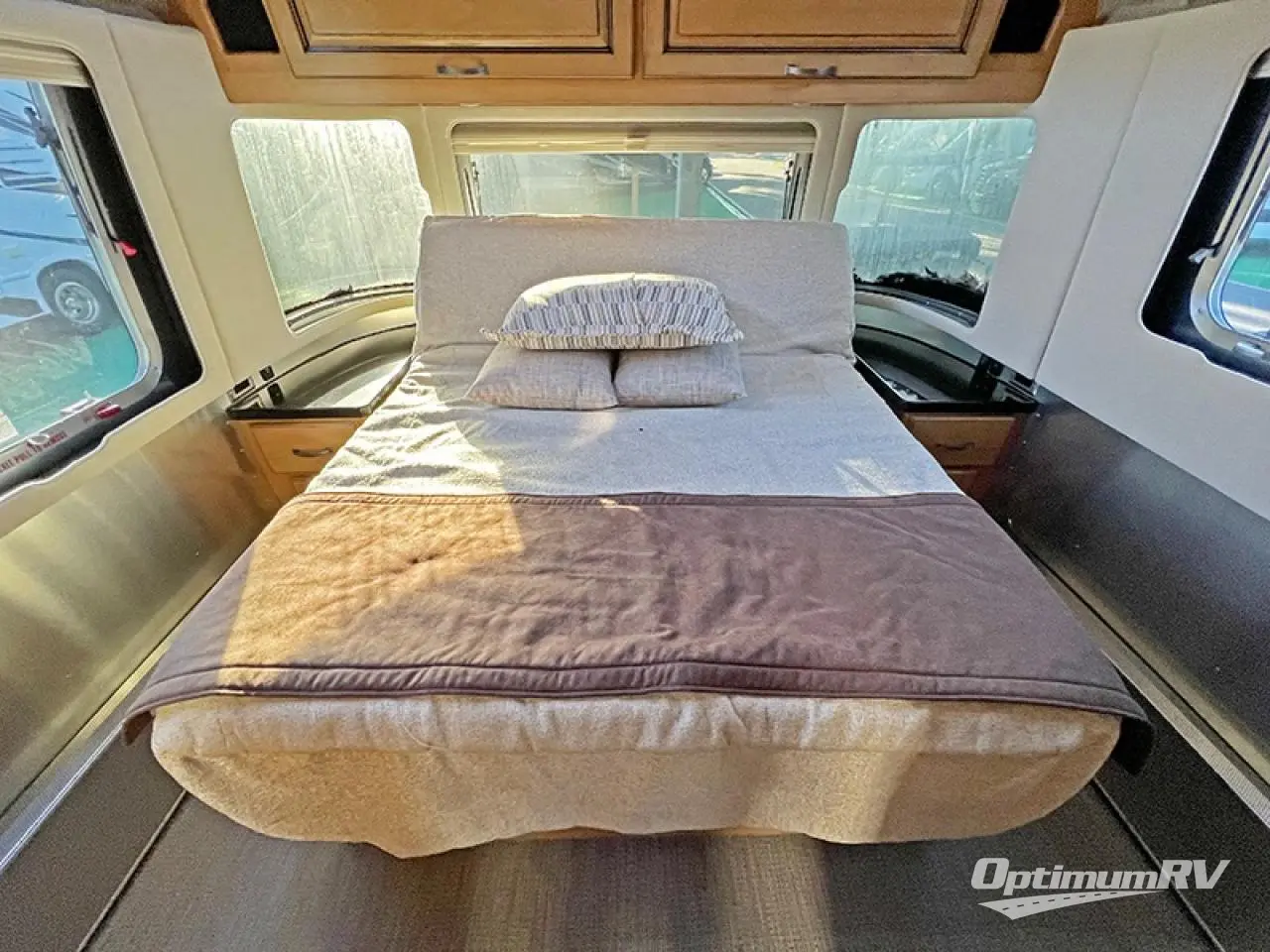 2019 Airstream Classic 33FB Photo 12