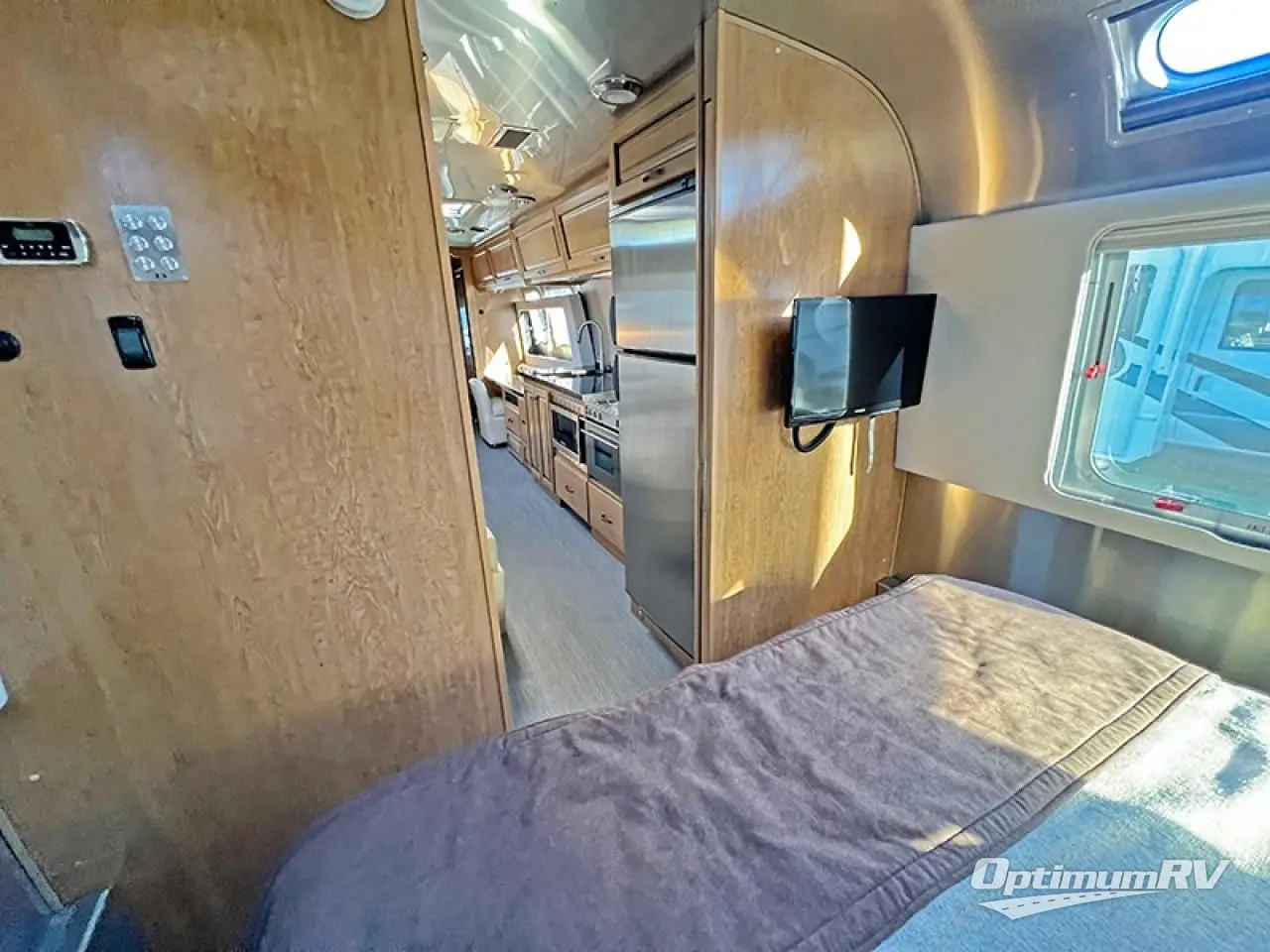 2019 Airstream Classic 33FB Photo 13