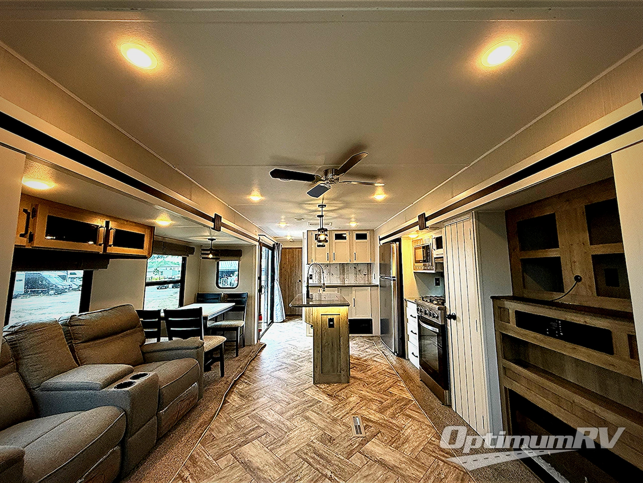 2023 Palomino Puma Destination 37PFL Photo 4