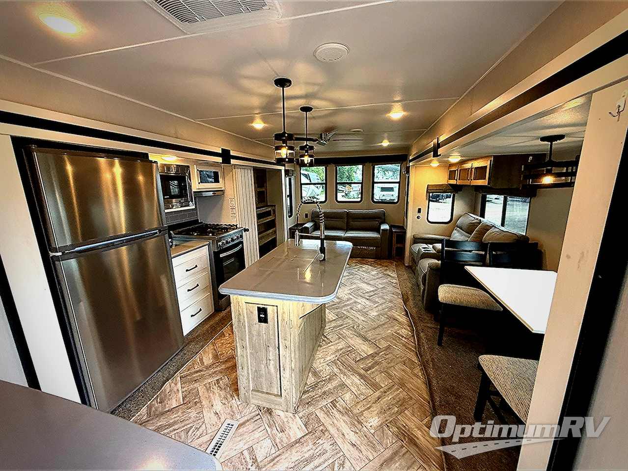 2023 Palomino Puma Destination 37PFL Photo 5