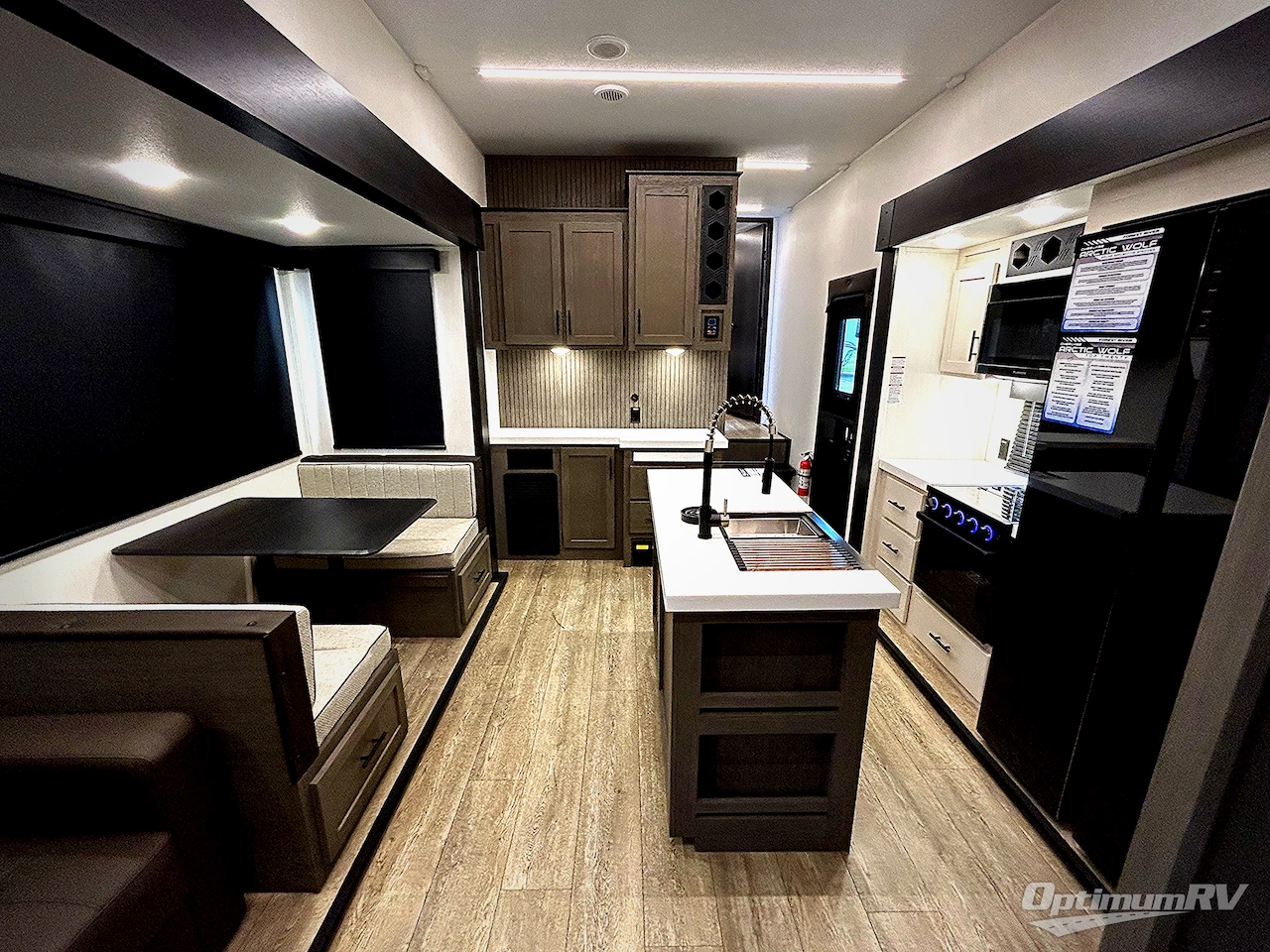 2025 Forest River Cherokee Arctic Wolf Suite 3750SUITE Photo 5
