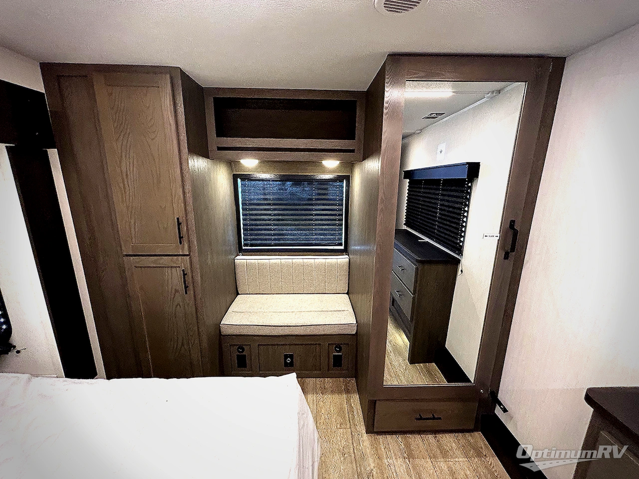 2025 Forest River Cherokee Arctic Wolf Suite 3750SUITE Photo 10