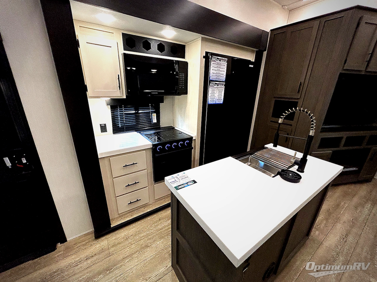 2025 Forest River Cherokee Arctic Wolf Suite 3750SUITE Photo 13