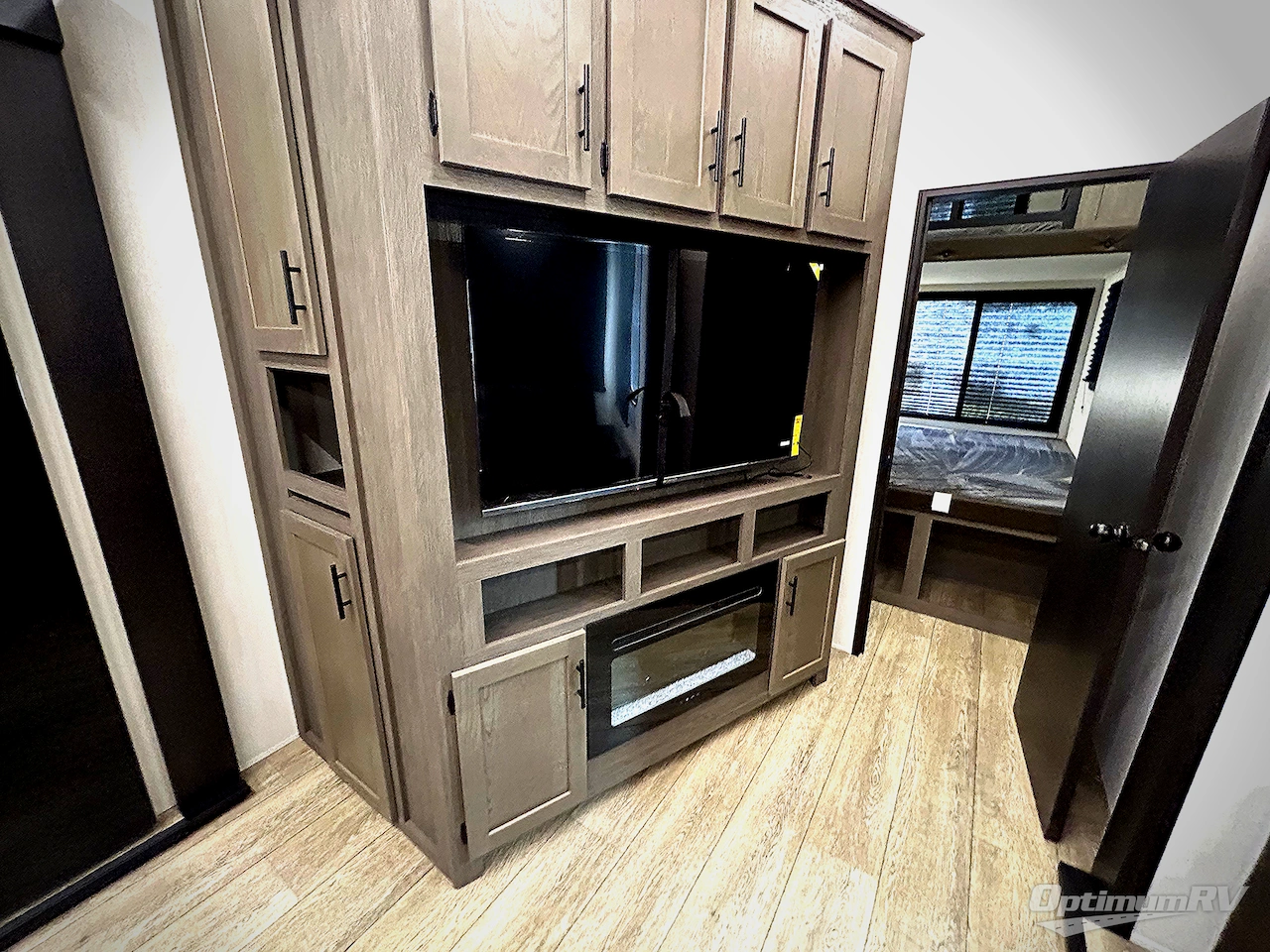 2025 Forest River Cherokee Arctic Wolf Suite 3750SUITE Photo 17