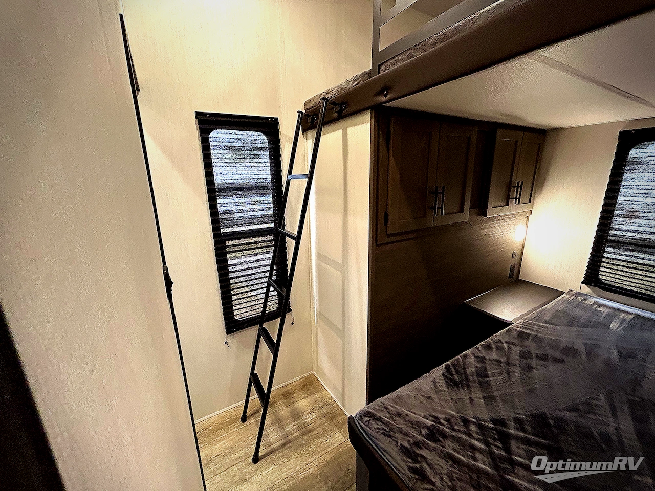 2025 Forest River Cherokee Arctic Wolf Suite 3750SUITE Photo 20