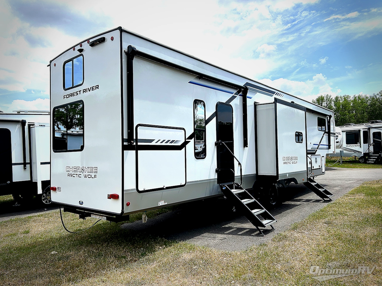 2025 Forest River Cherokee Arctic Wolf Suite 3750SUITE Photo 2