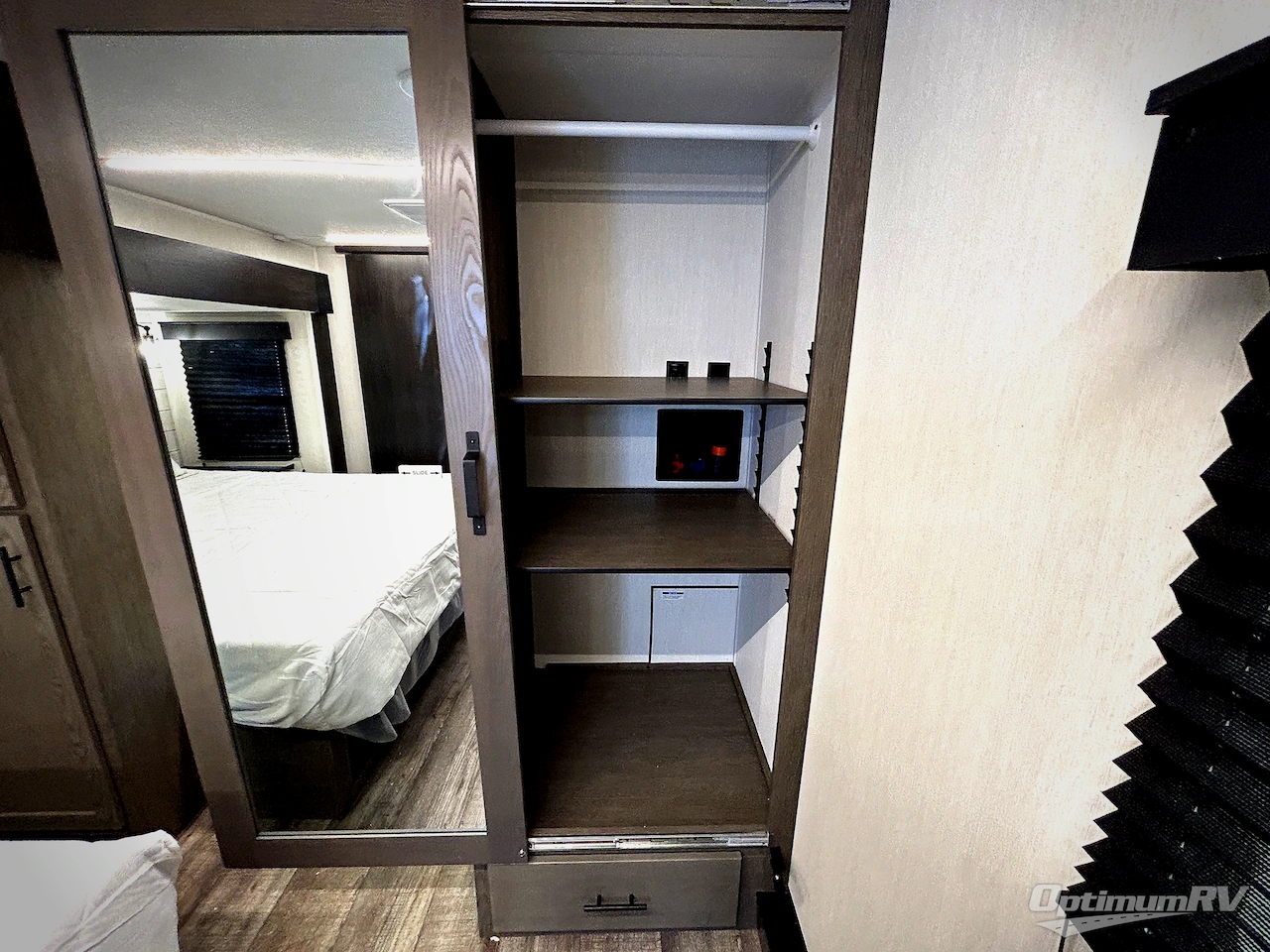 2025 Forest River Cherokee Arctic Wolf Suite 3650SUITE Photo 9