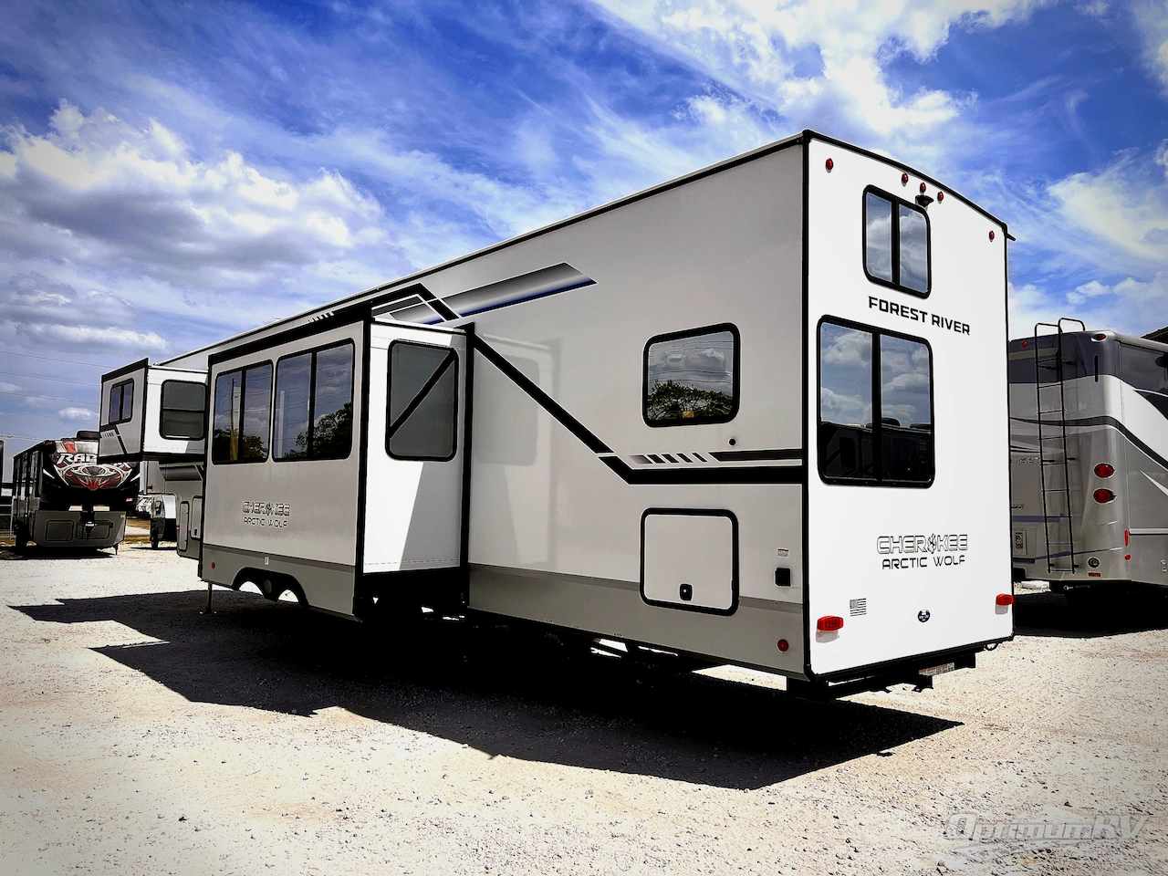 2025 Forest River Cherokee Arctic Wolf Suite 3750SUITE Photo 2