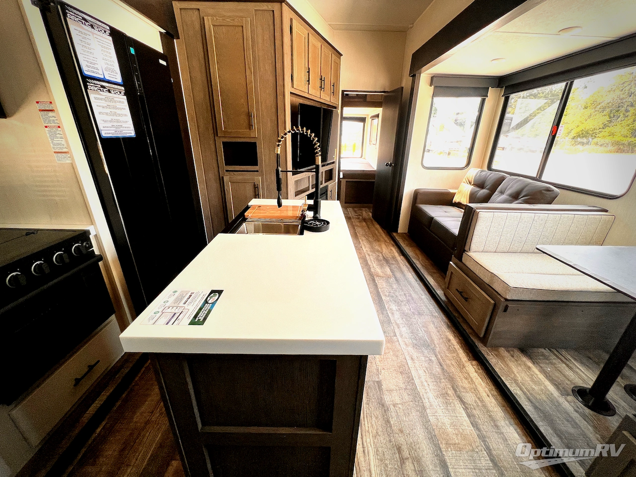 2025 Forest River Cherokee Arctic Wolf Suite 3750SUITE Photo 4