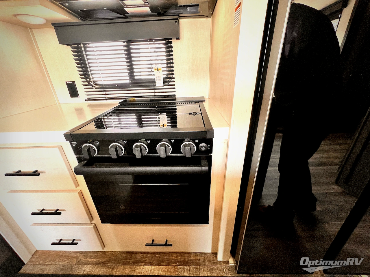 2025 Forest River Cherokee Arctic Wolf Suite 3750SUITE Photo 12