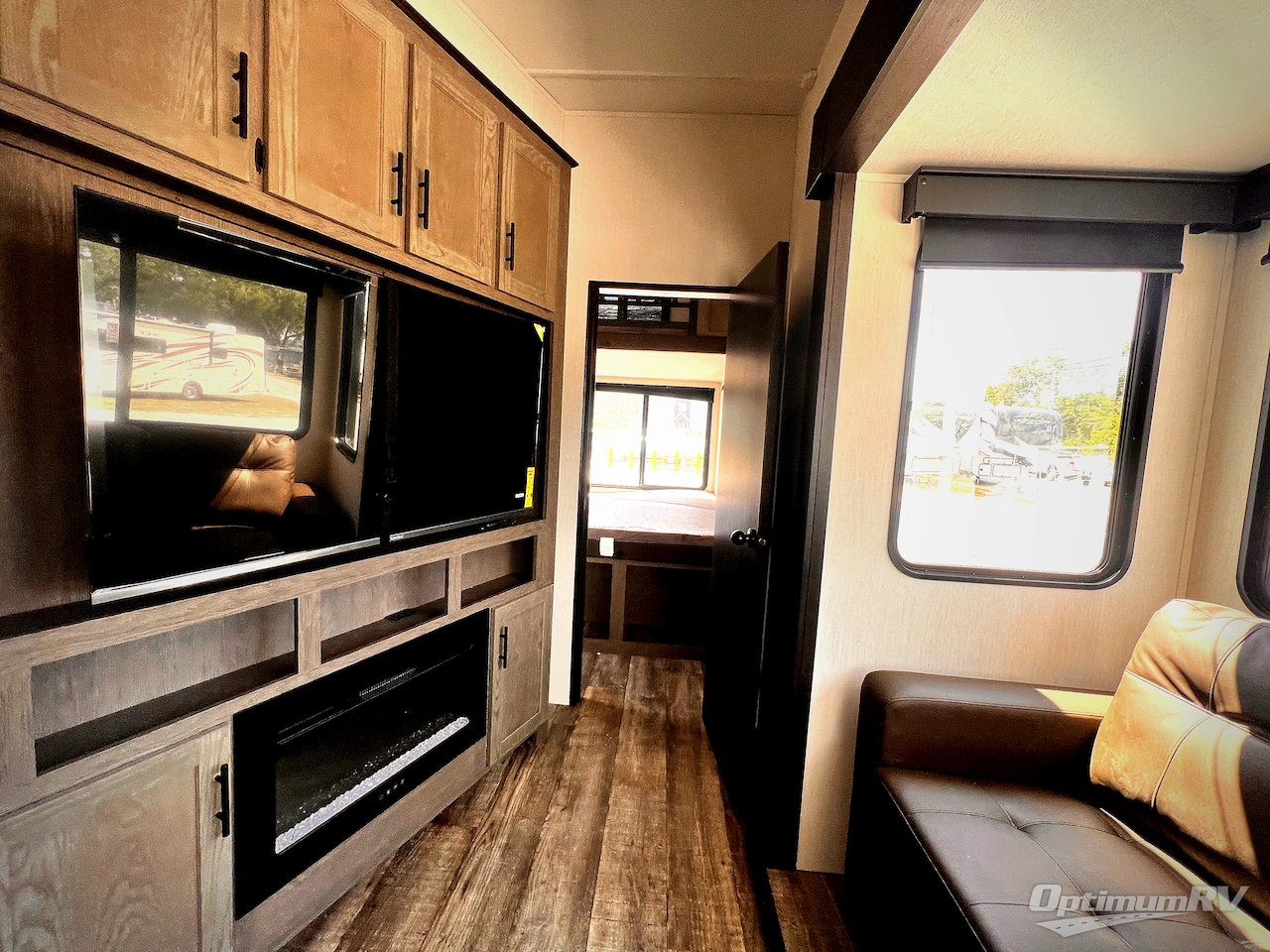 2025 Forest River Cherokee Arctic Wolf Suite 3750SUITE Photo 15