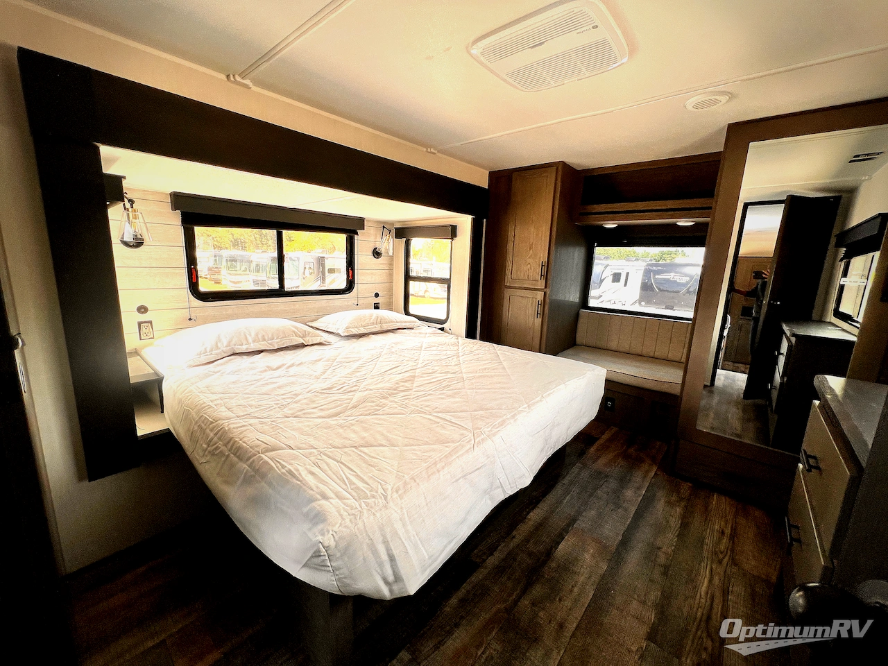 2025 Forest River Cherokee Arctic Wolf Suite 3750SUITE Photo 19