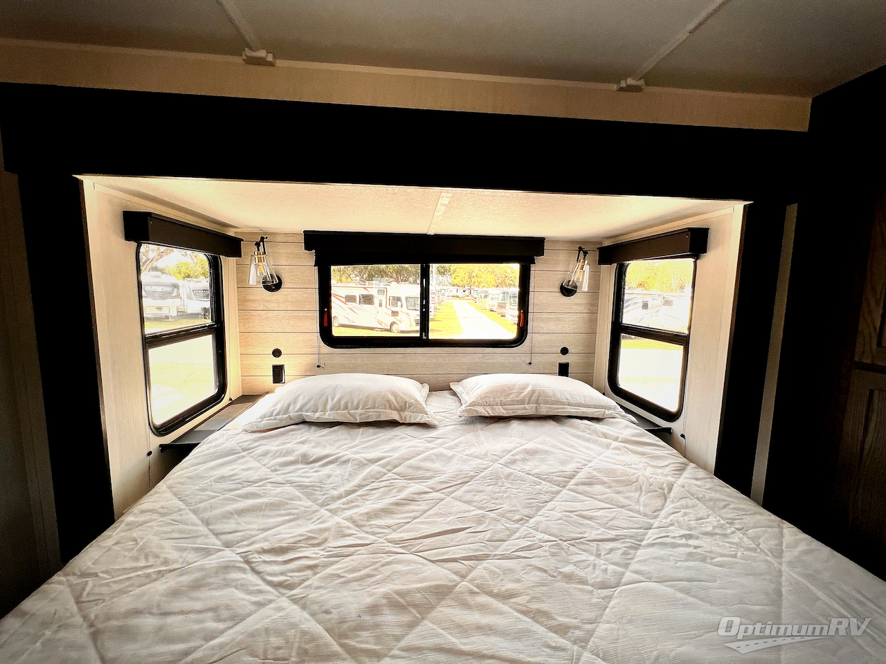 2025 Forest River Cherokee Arctic Wolf Suite 3750SUITE Photo 20
