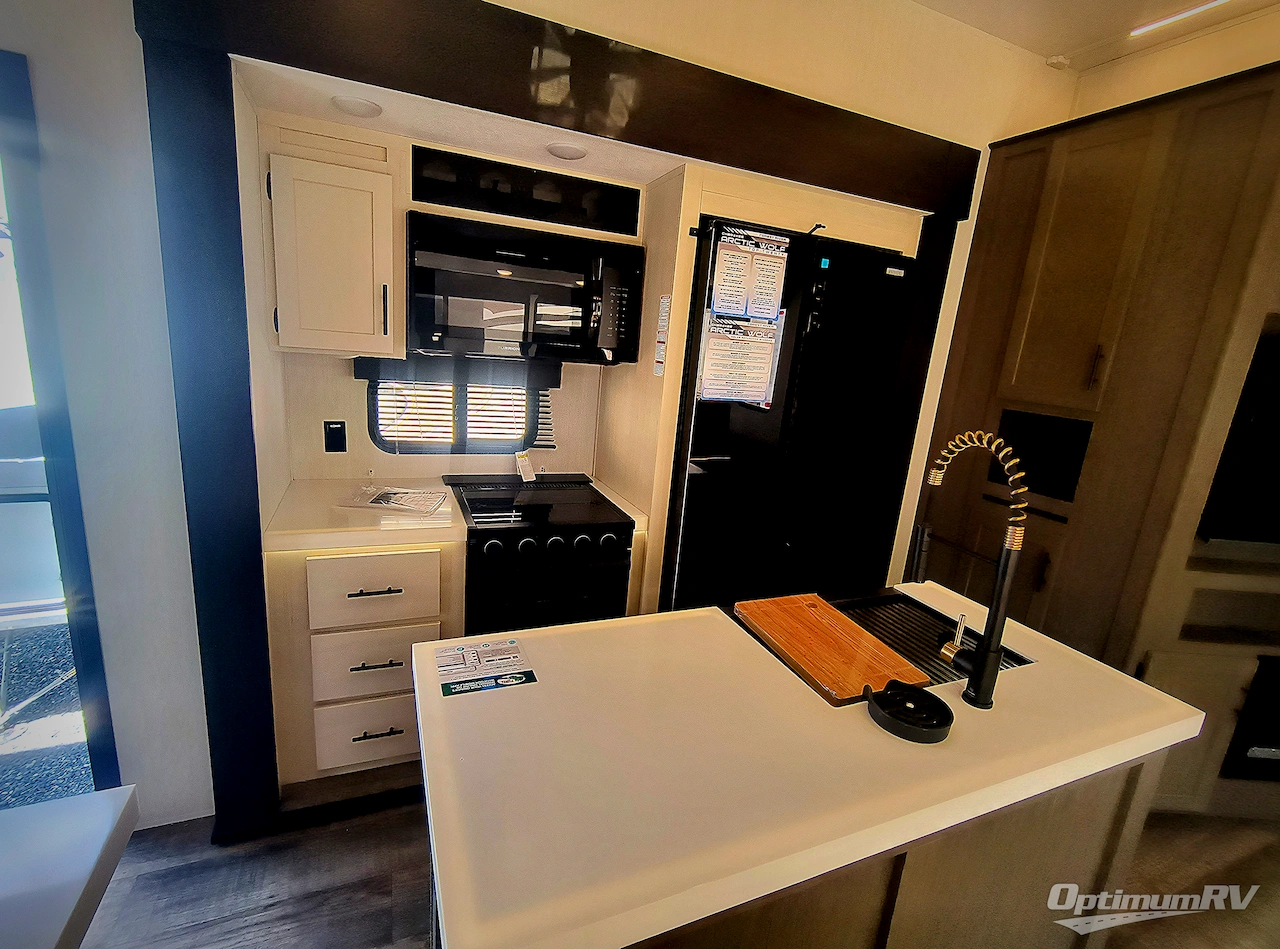 2025 Forest River Cherokee Arctic Wolf Suite 3750SUITE Photo 7