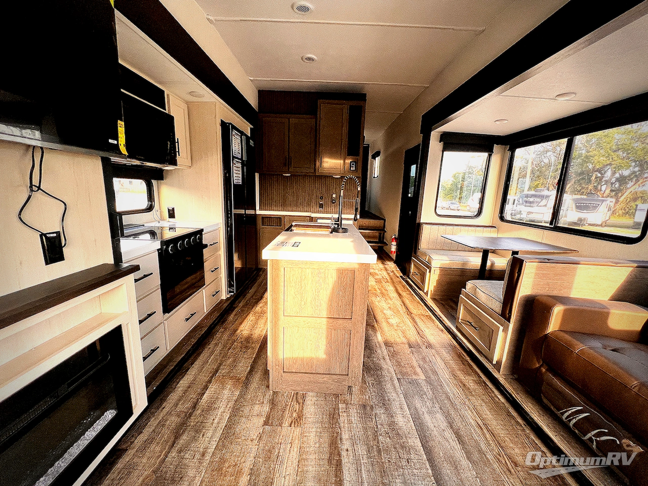 2025 Forest River Cherokee Arctic Wolf Suite 3650SUITE Photo 5