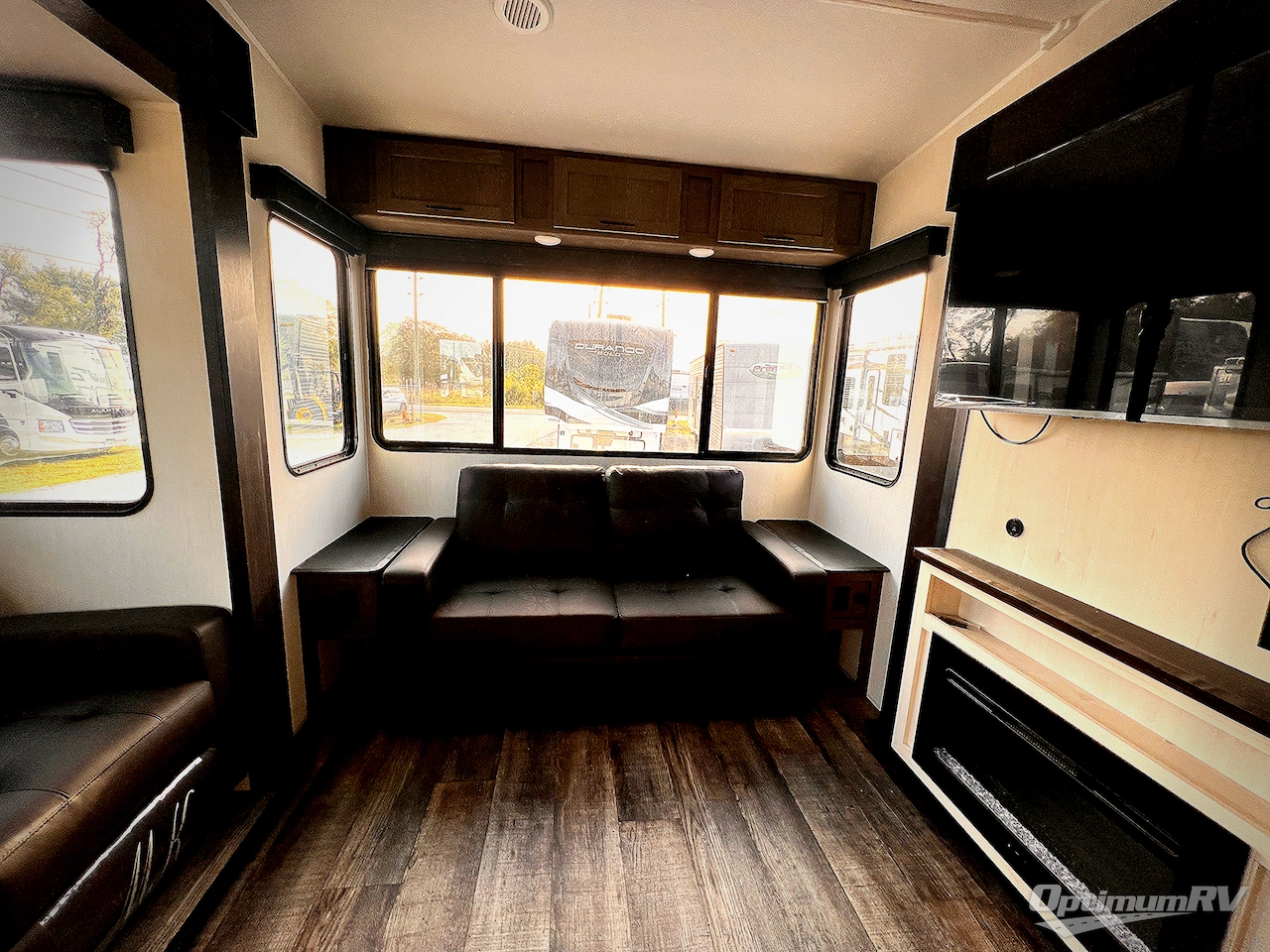 2025 Forest River Cherokee Arctic Wolf Suite 3650SUITE Photo 6