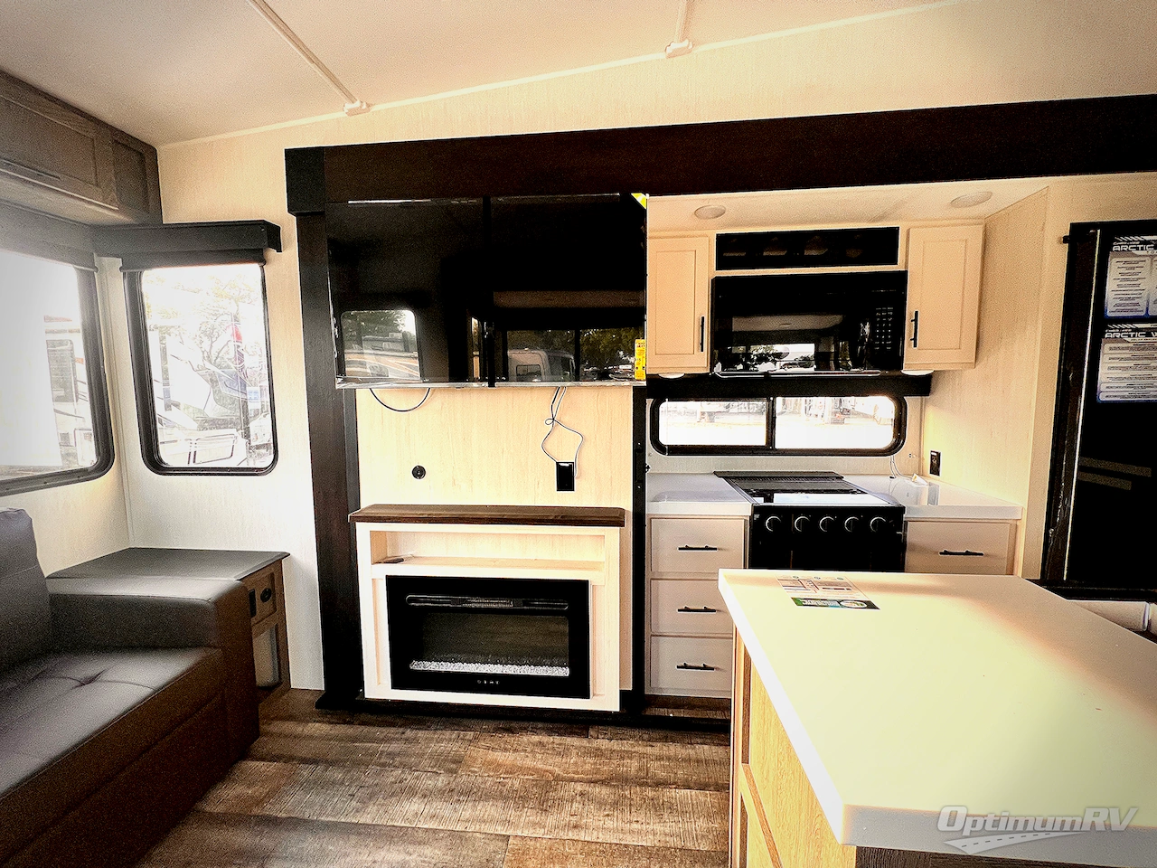 2025 Forest River Cherokee Arctic Wolf Suite 3650SUITE Photo 7