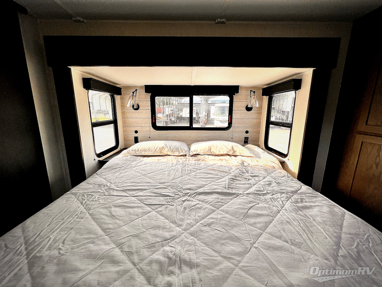 2025 Forest River Cherokee Arctic Wolf Suite 3650SUITE Photo 19