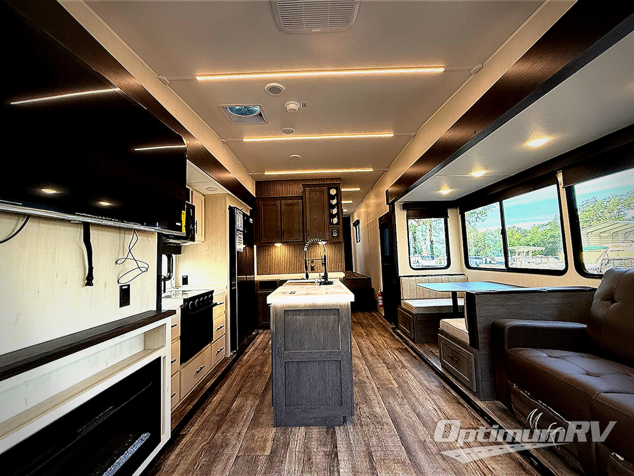 2025 Forest River Cherokee Arctic Wolf Suite 3650SUITE Photo 5