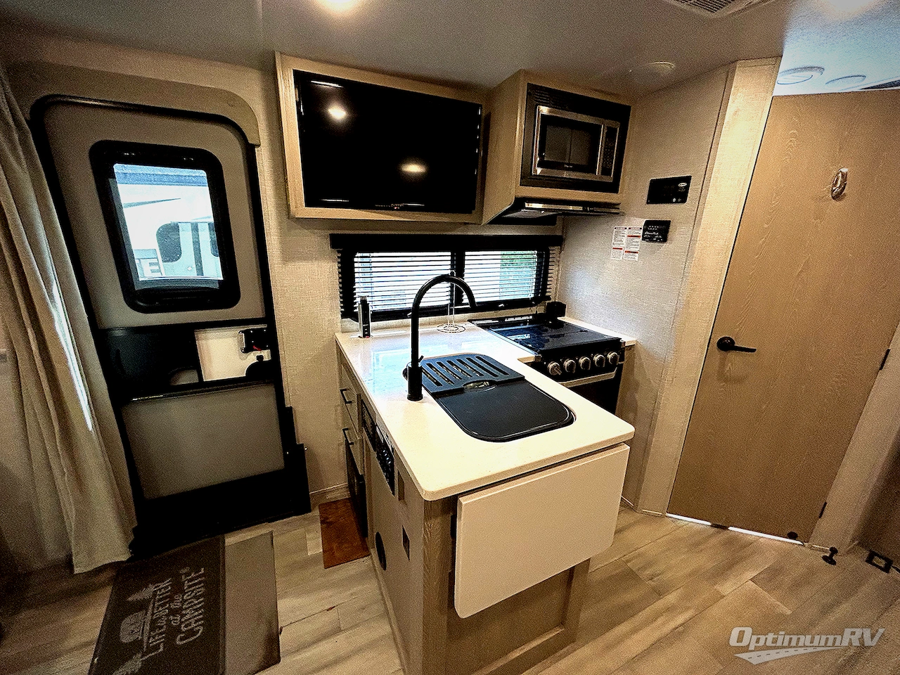 2022 Forest River Rockwood Mini Lite 2104S Photo 8