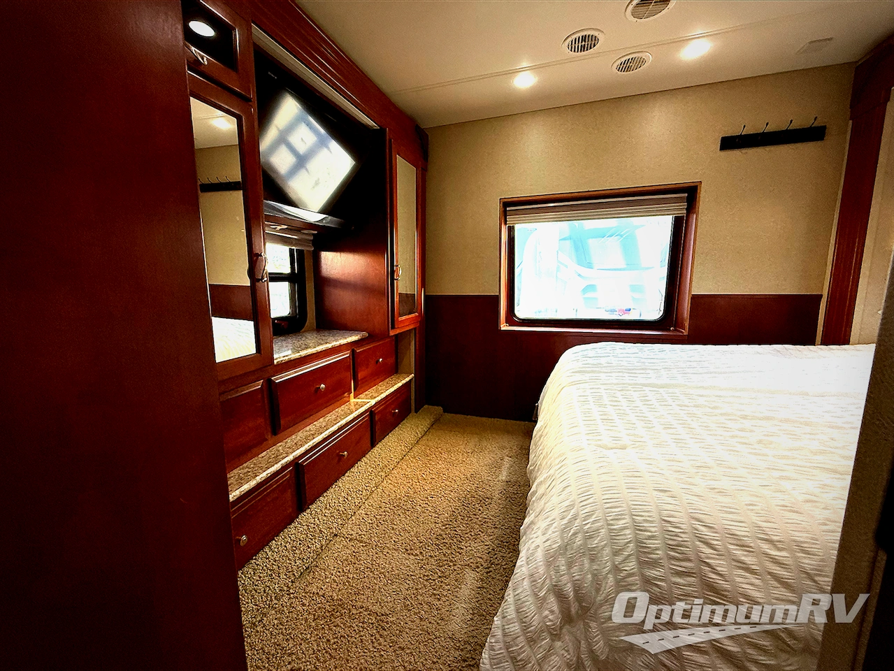 2011 Newmar Canyon Star 3810 Photo 11
