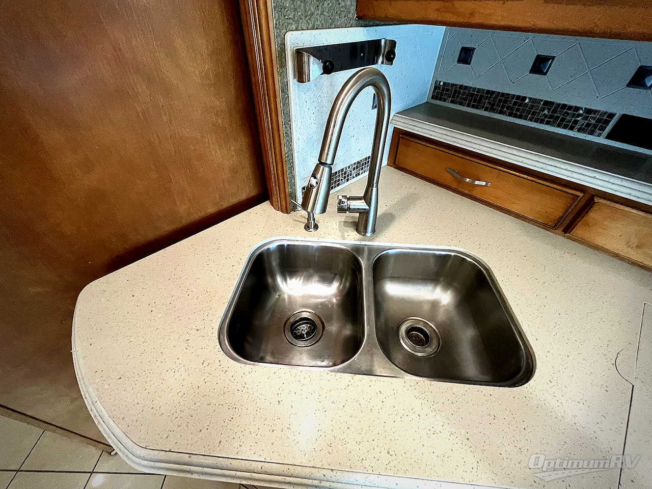 2014 Winnebago Journey 42E Photo 12