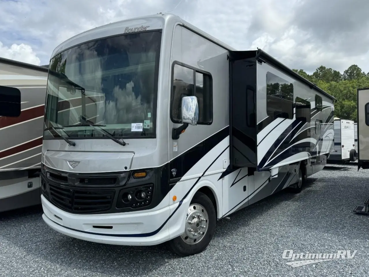 2022 Fleetwood Bounder 36F Photo 1