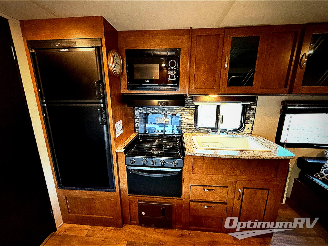 2018 Forest River Wildwood X-Lite 241QBXL Photo 7