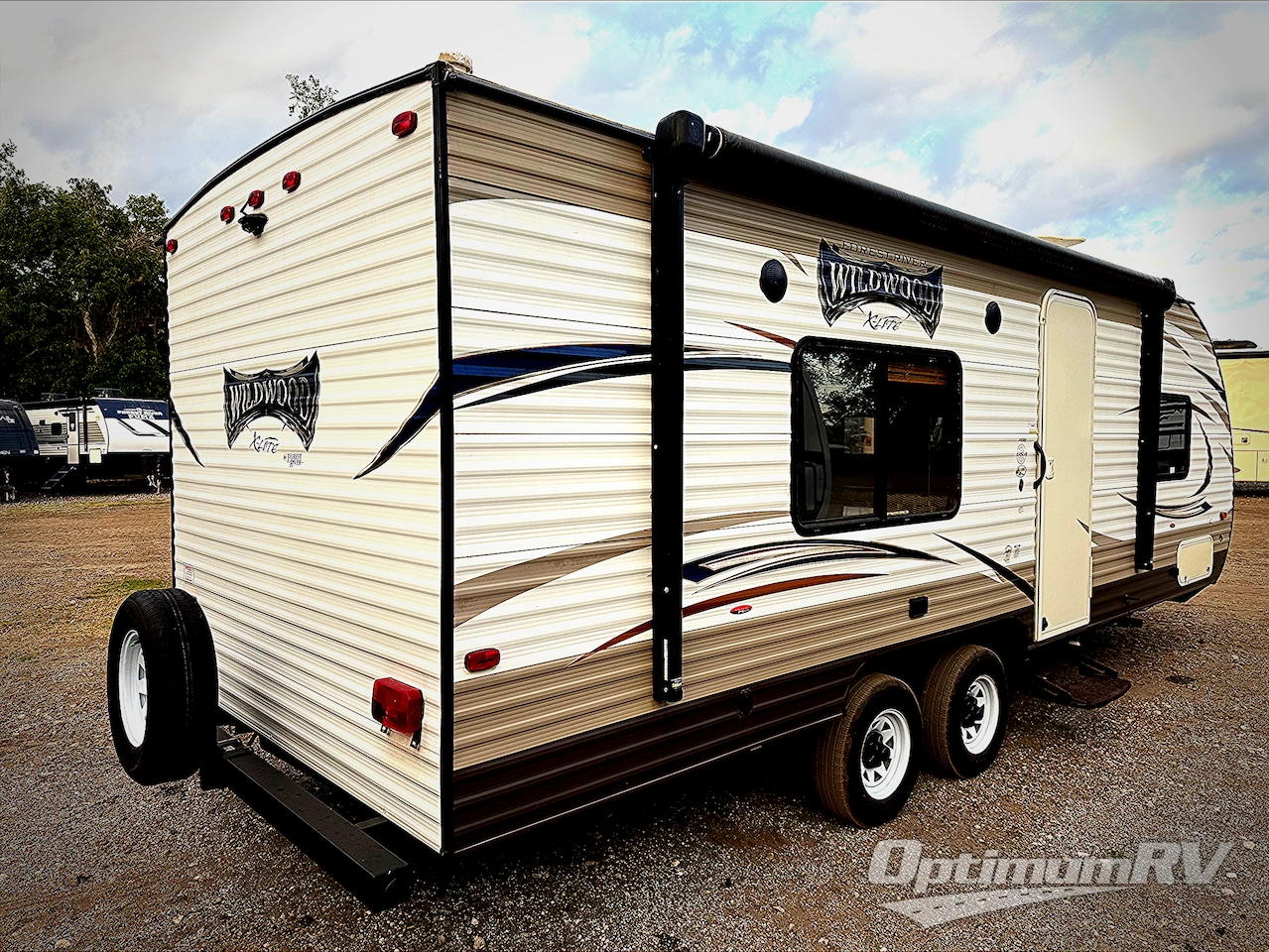 2018 Forest River Wildwood X-Lite 241QBXL Photo 2