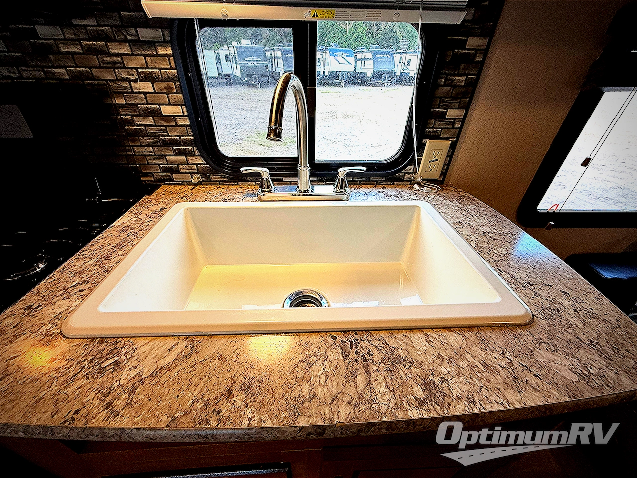 2018 Forest River Wildwood X-Lite 241QBXL Photo 8