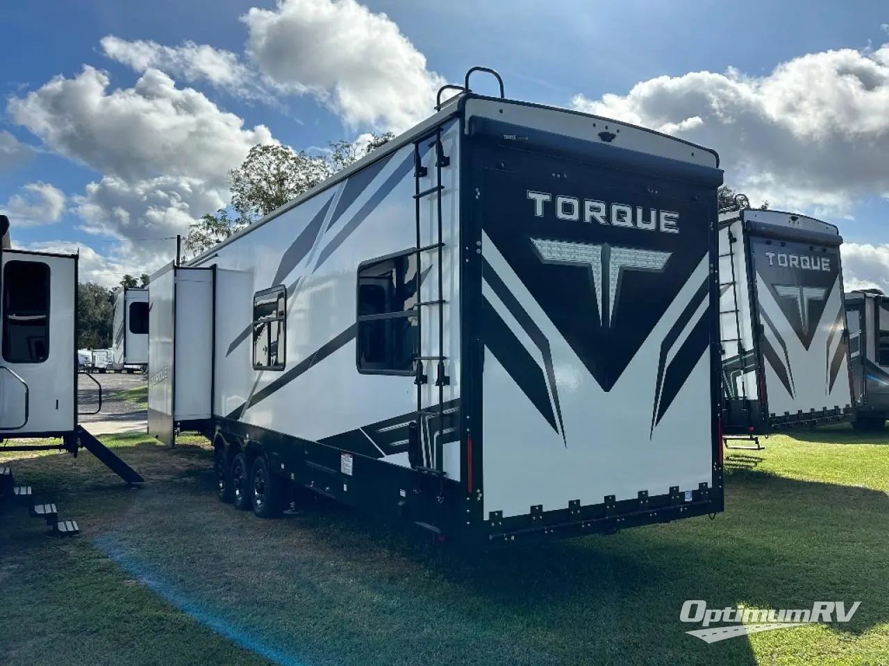 2024 Heartland Torque 418 Photo 3