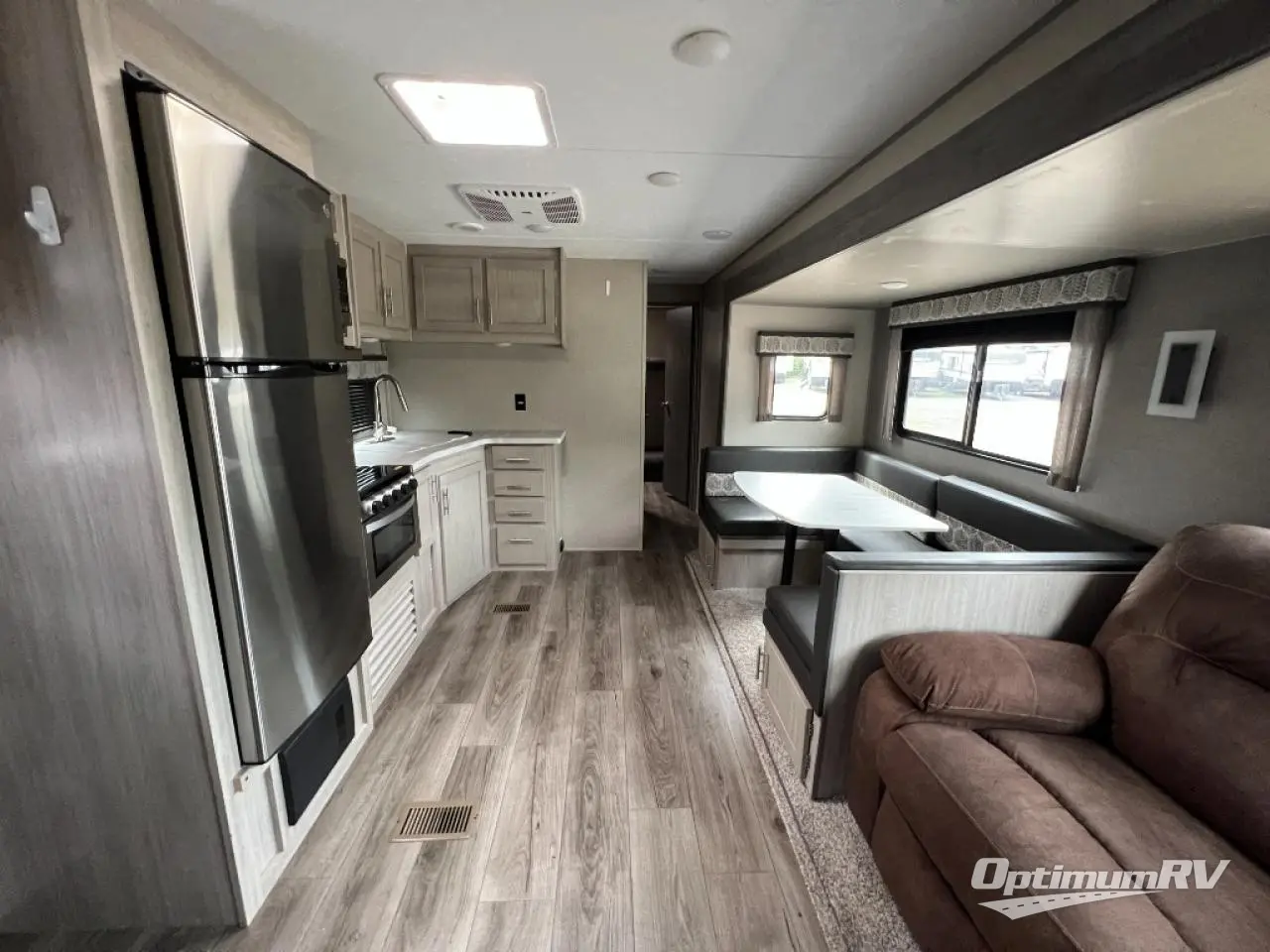 2022 Coachmen Catalina Legacy 303QBCK Photo 4