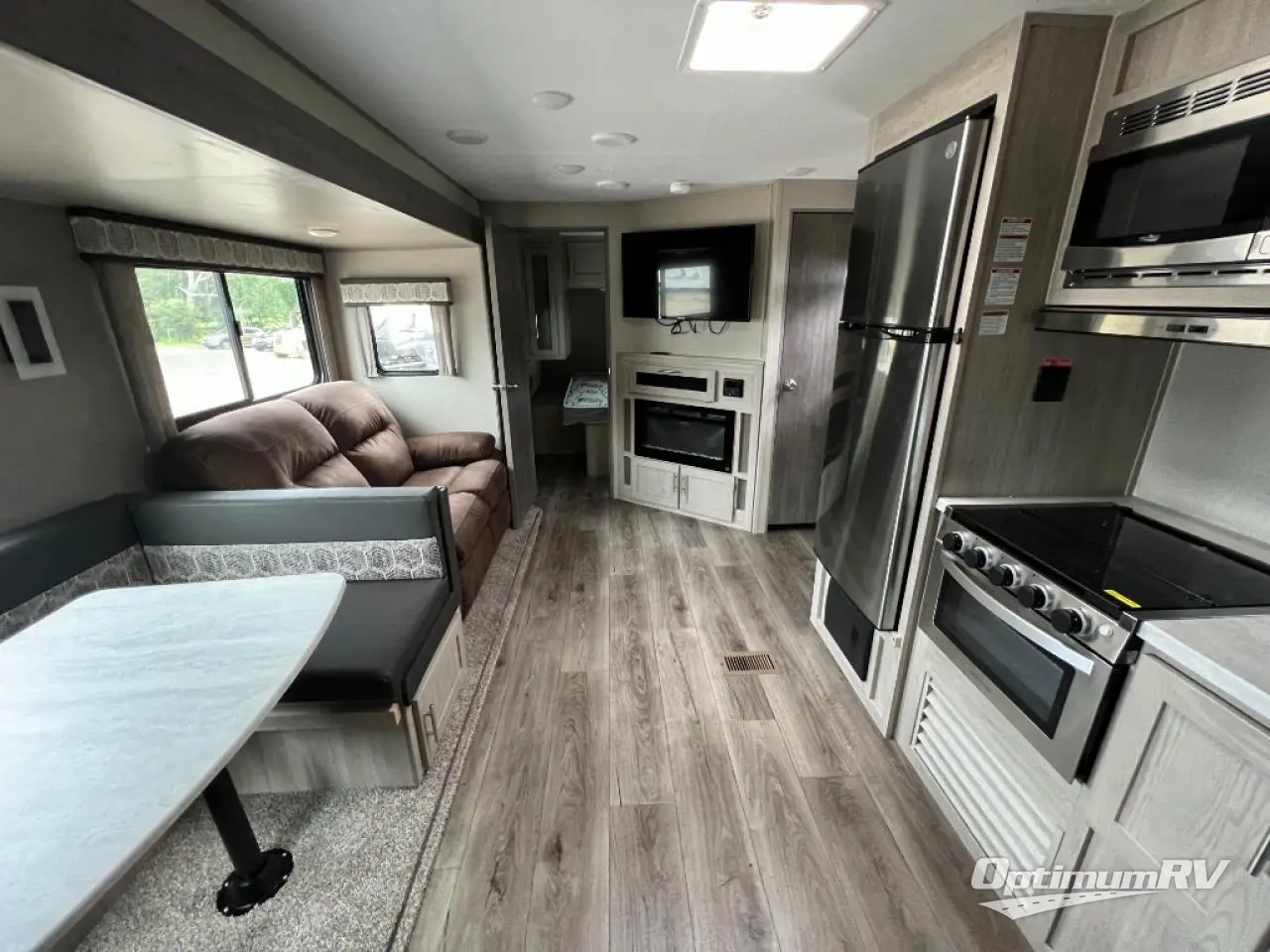 2022 Coachmen Catalina Legacy 303QBCK Photo 5