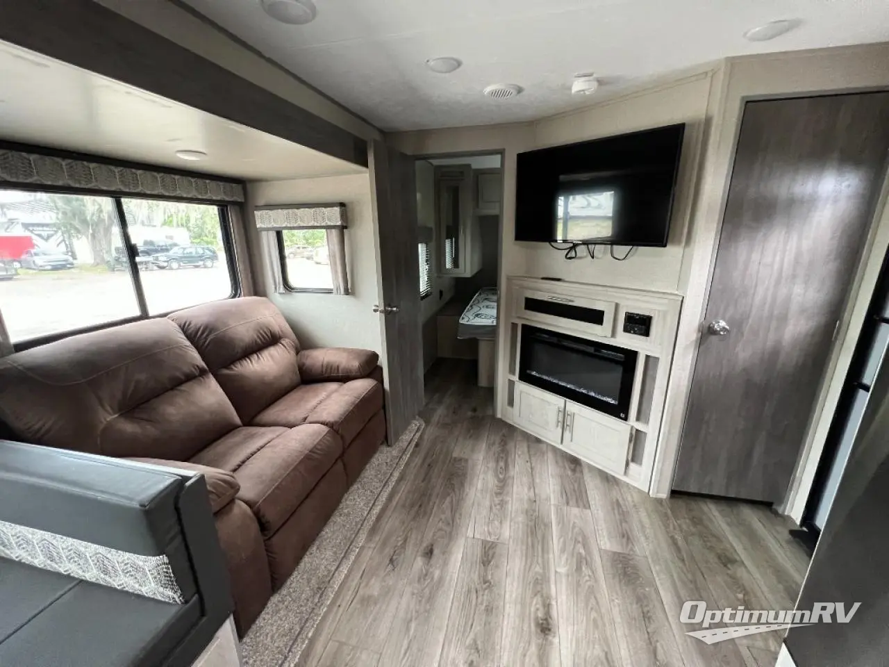 2022 Coachmen Catalina Legacy 303QBCK Photo 6