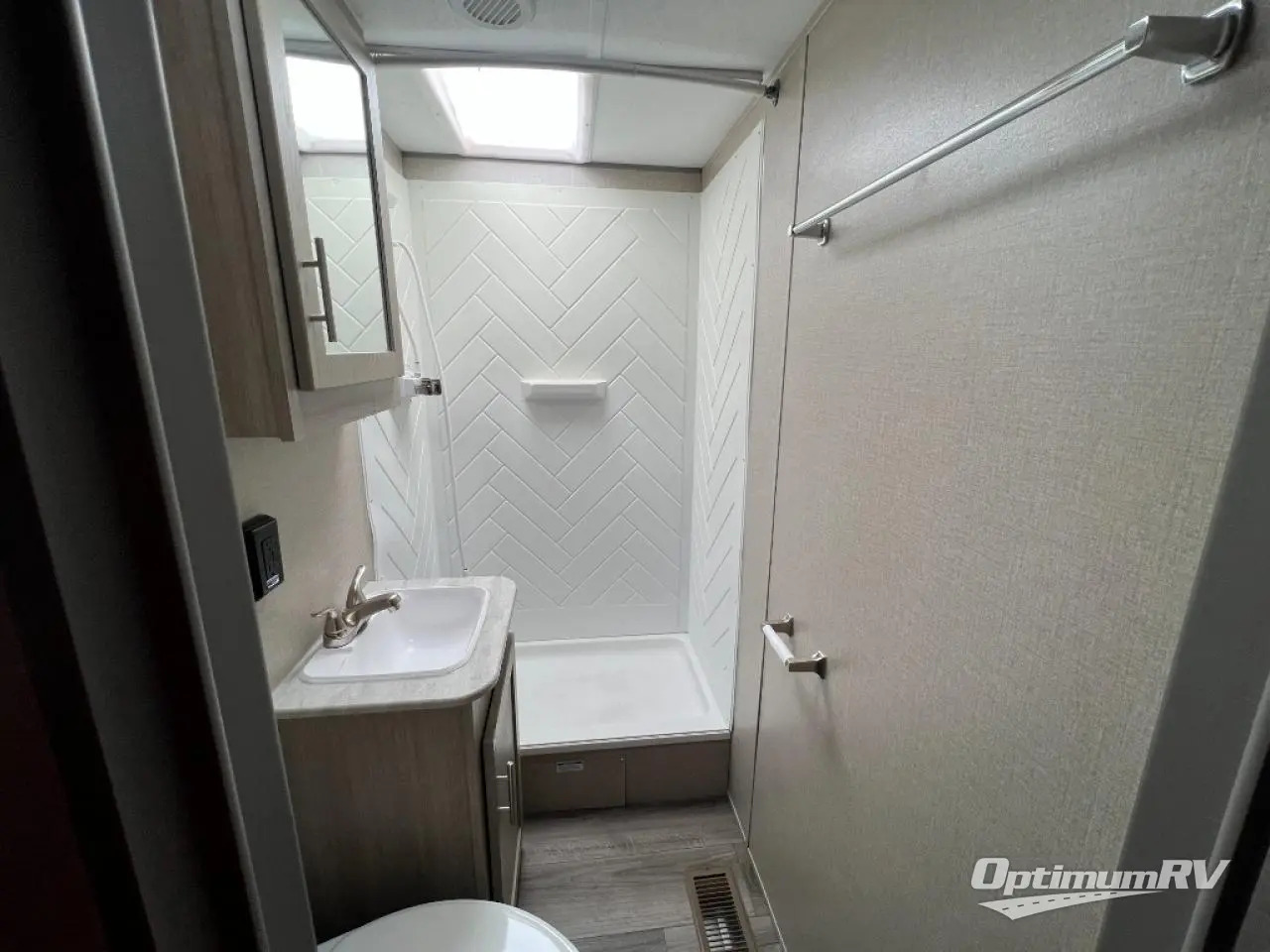 2022 Coachmen Catalina Legacy 303QBCK Photo 22