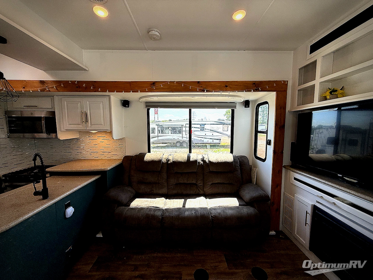 2018 Heartland Cyclone 4005 Photo 5