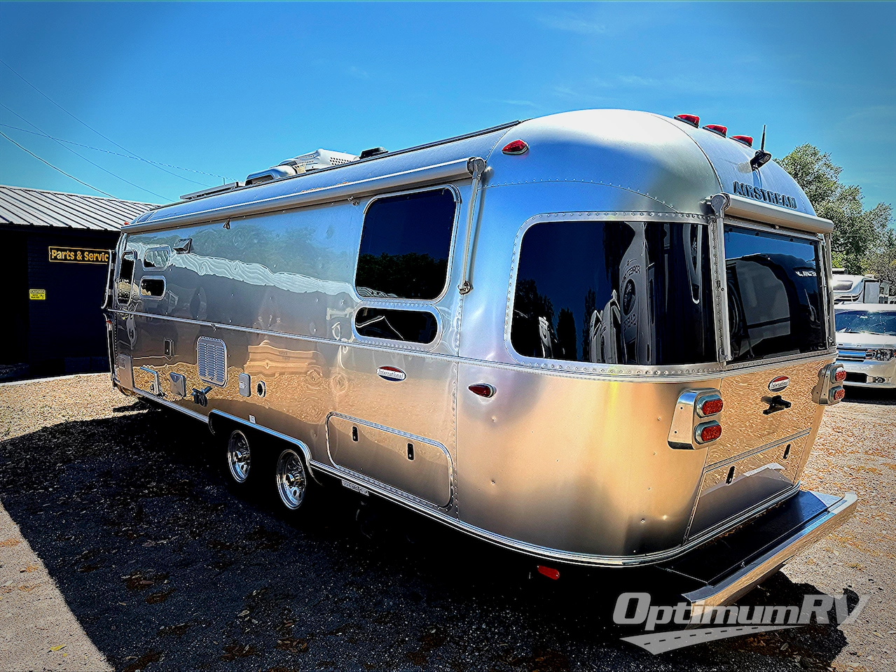2017 Airstream Serenity 27FB Photo 2