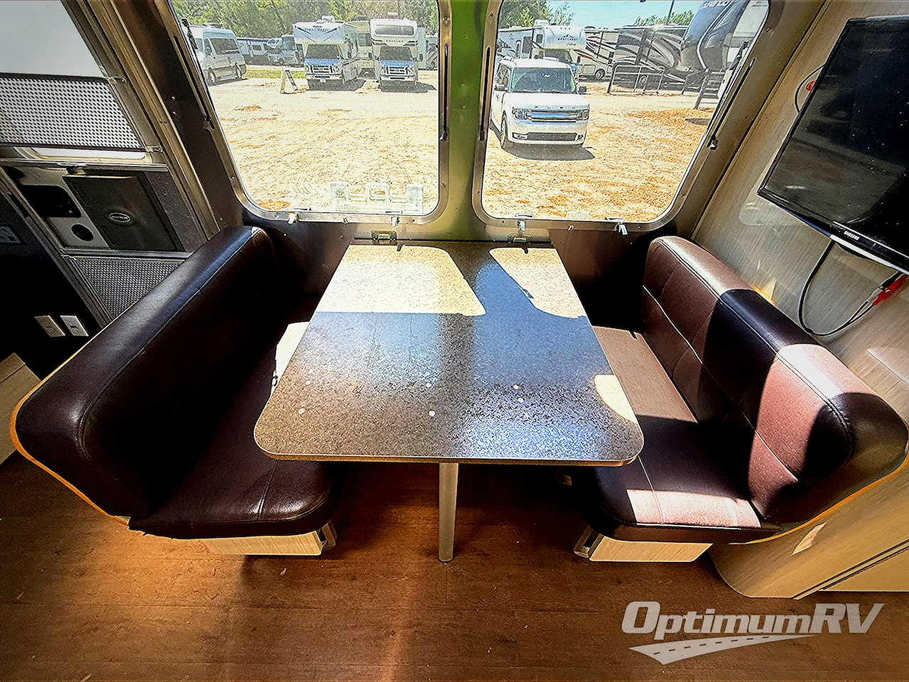 2017 Airstream Serenity 27FB Photo 6