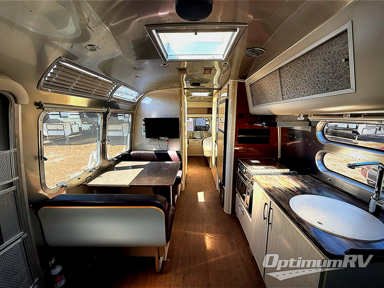 2017 Airstream Serenity 27FB Photo 4