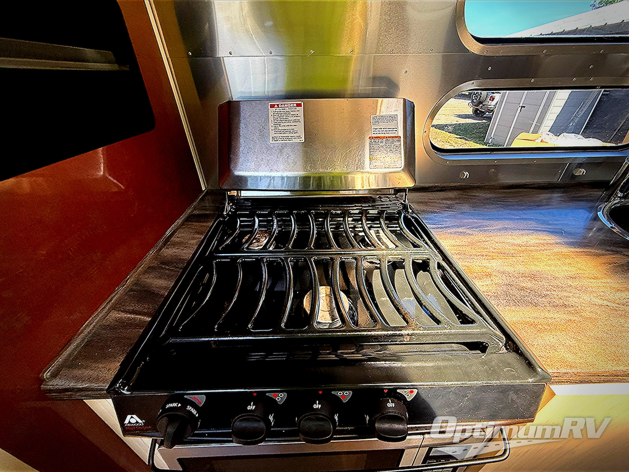 2017 Airstream Serenity 27FB Photo 15