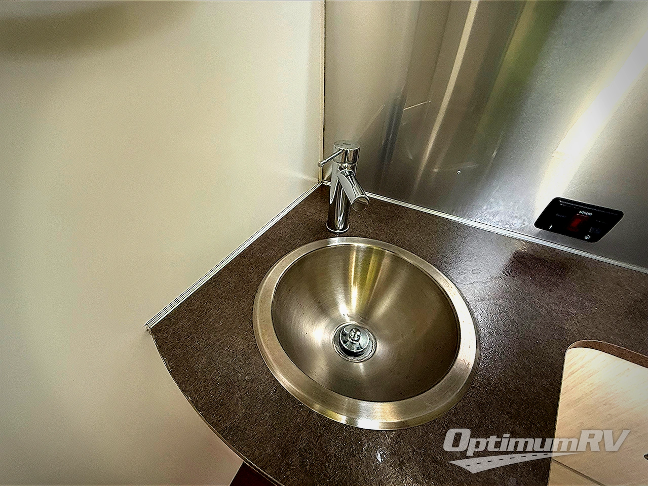 2017 Airstream Serenity 27FB Photo 16
