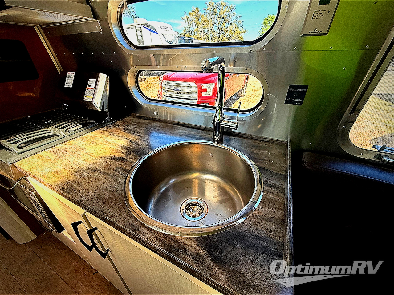 2017 Airstream Serenity 27FB Photo 13