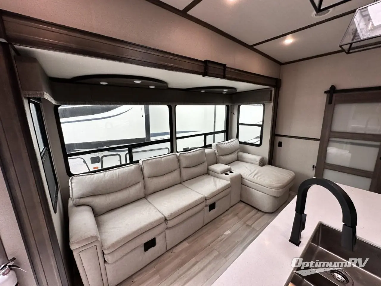 2022 Grand Design Solitude S-Class 3740BH-R Photo 5