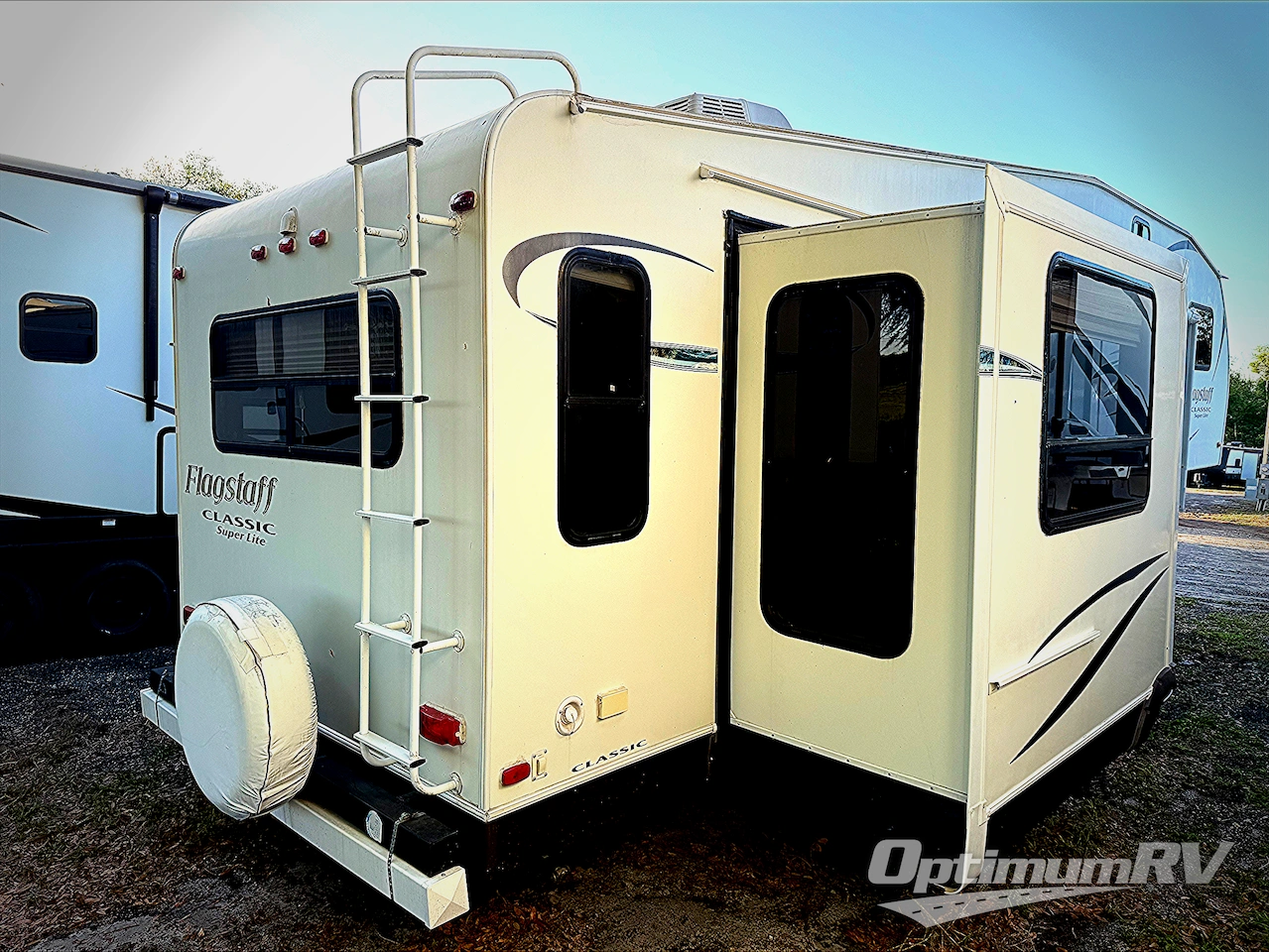 2014 Forest River Flagstaff Classic Super Lite 8528RSWS Photo 2