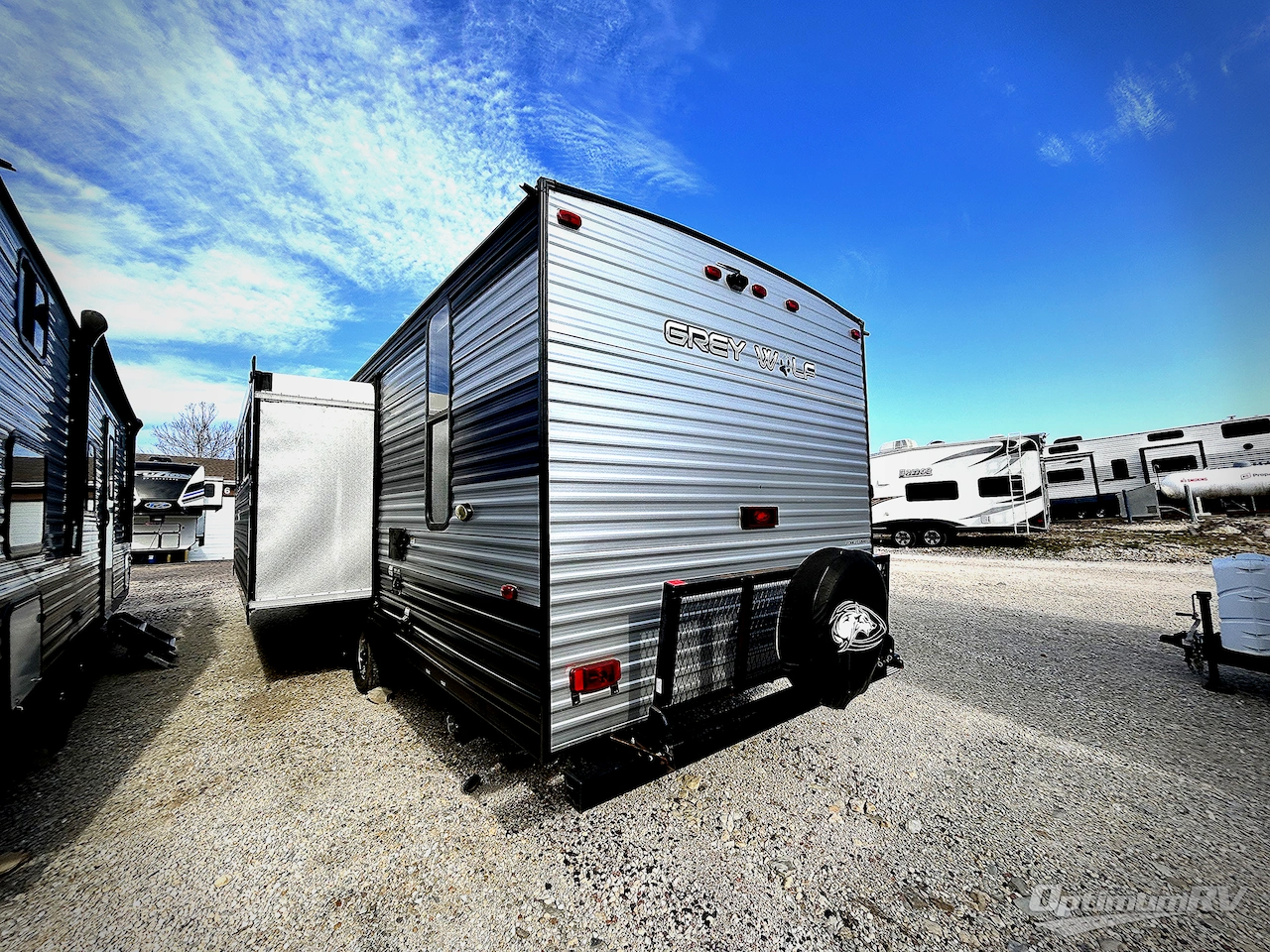 2022 Forest River Cherokee Grey Wolf 27DBH Photo 3
